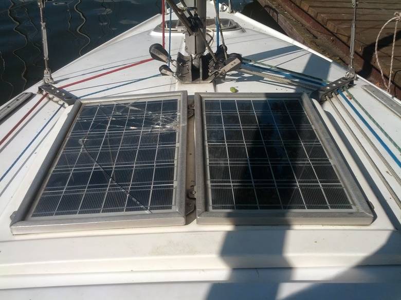 фото солнечных панелей на лодке